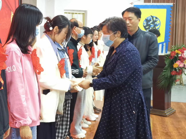 張總頒獎(jiǎng).1.jpg